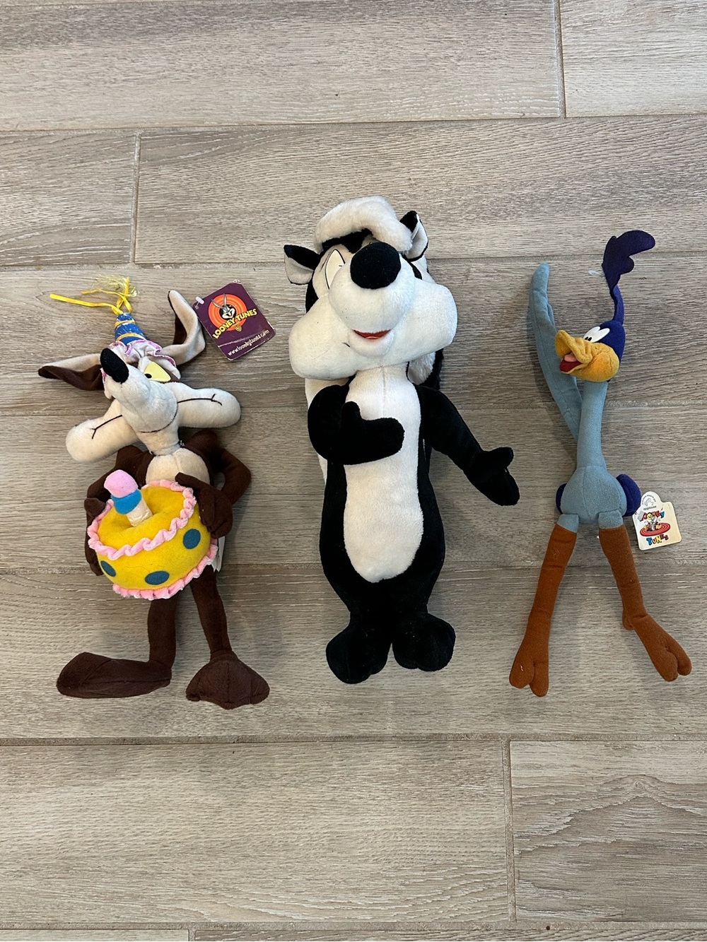 VTG Looney Tunes Plush Lot (1994 Road Runner /Pepe Le Pew & 2003 Wile E Coyote)